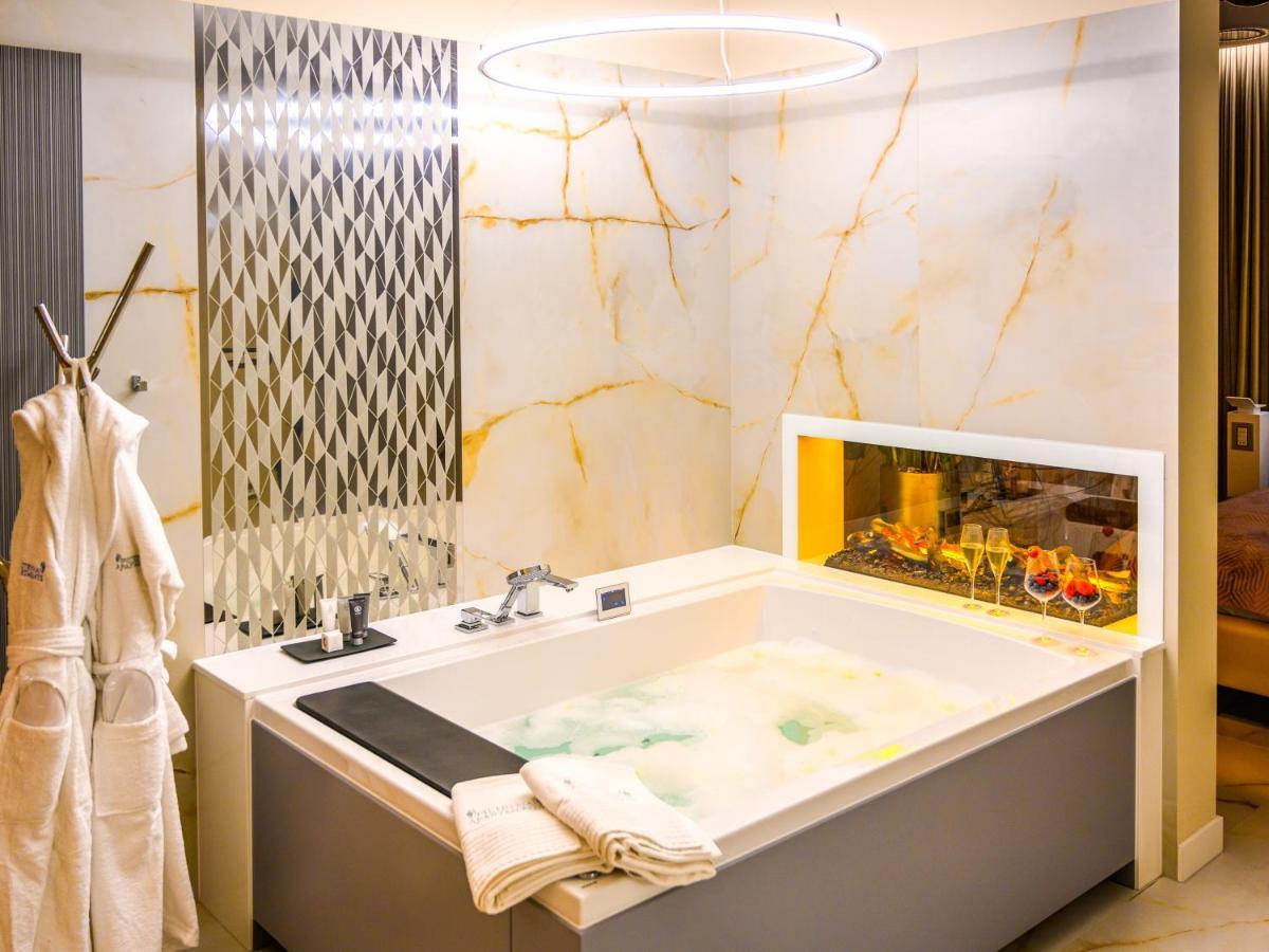 Pietryna Apartments Luxury - Sauna , Jacuzzi , Bezposrednio Przy Ul Piotrkowskiej Łódź Esterno foto