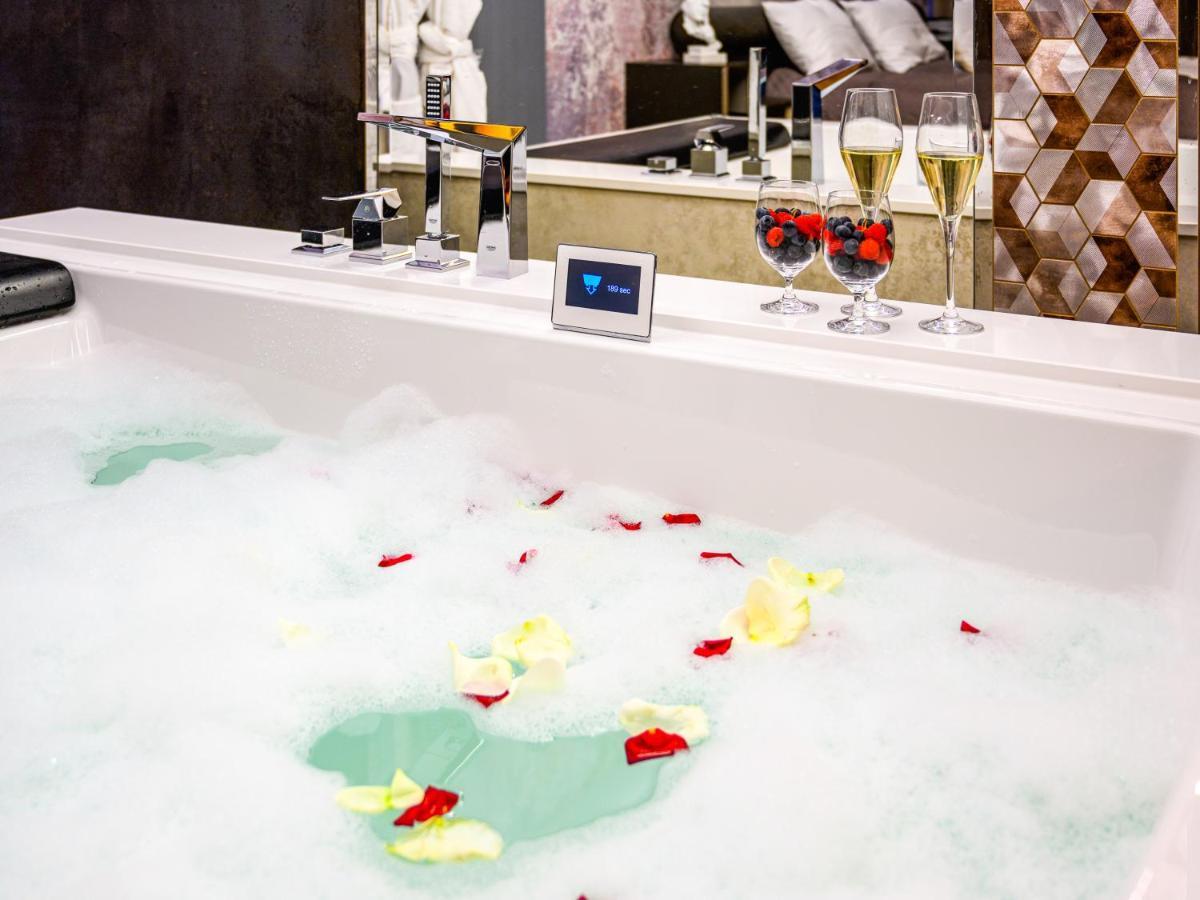 Pietryna Apartments Luxury - Sauna , Jacuzzi , Bezposrednio Przy Ul Piotrkowskiej Łódź Esterno foto