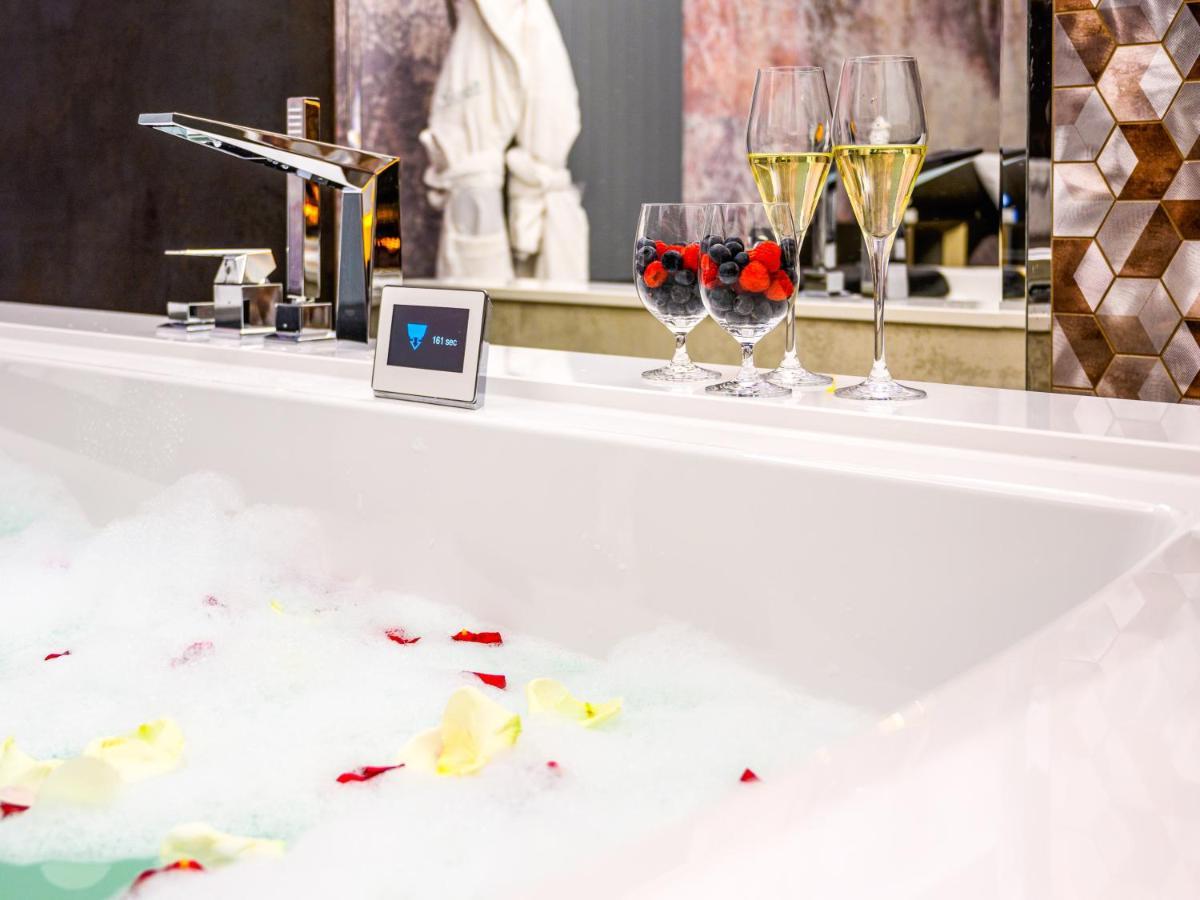 Pietryna Apartments Luxury - Sauna , Jacuzzi , Bezposrednio Przy Ul Piotrkowskiej Łódź Esterno foto